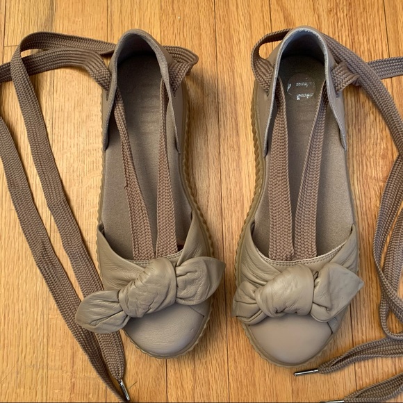 Puma x Fenty By Rihanna Tan Leather Bow Creeper Platform Shoes Women’s Size 9.5 - Picture 2 of 6